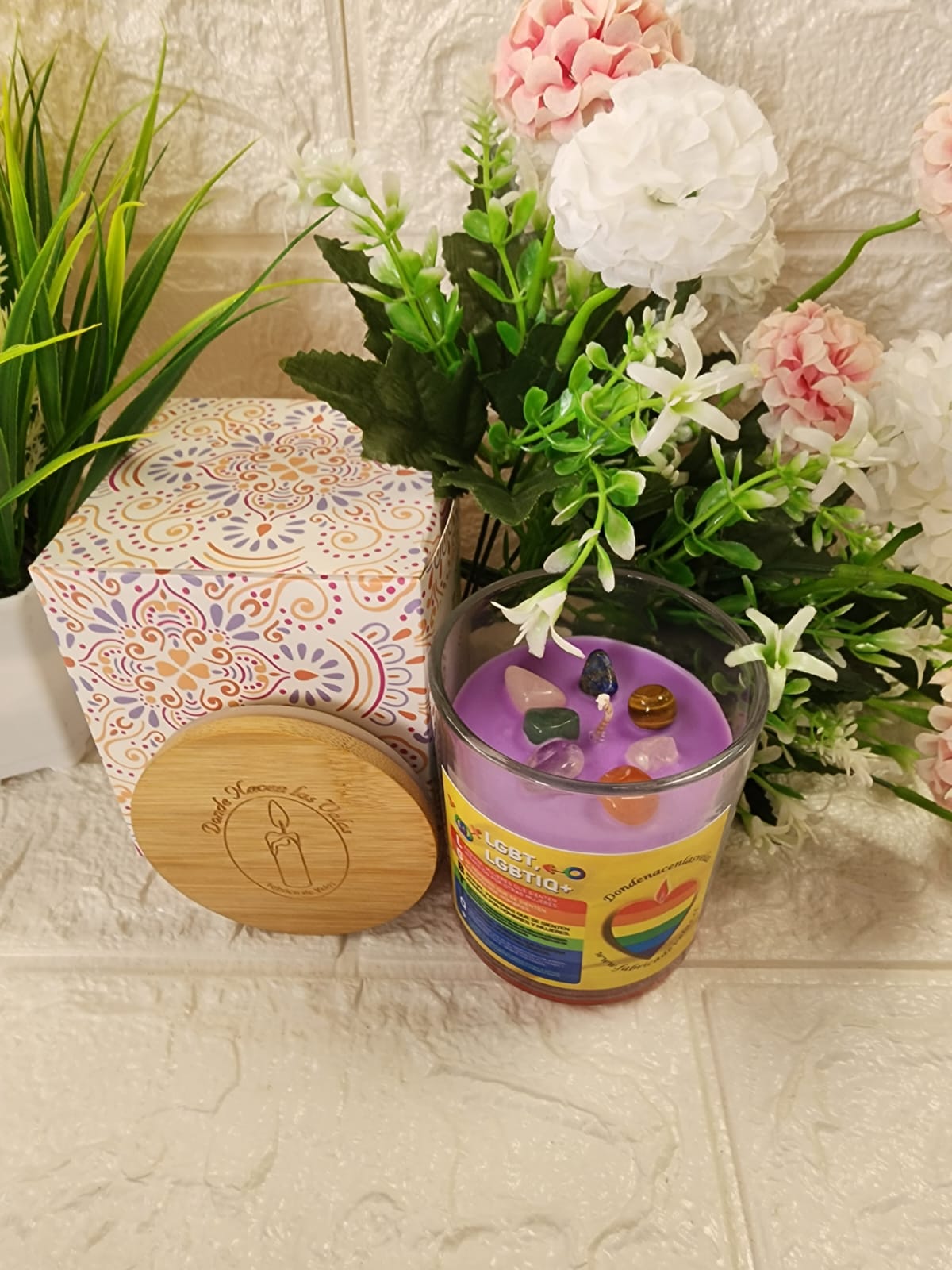 Vela Aromática Lgbtiq+ Con Cuarzos