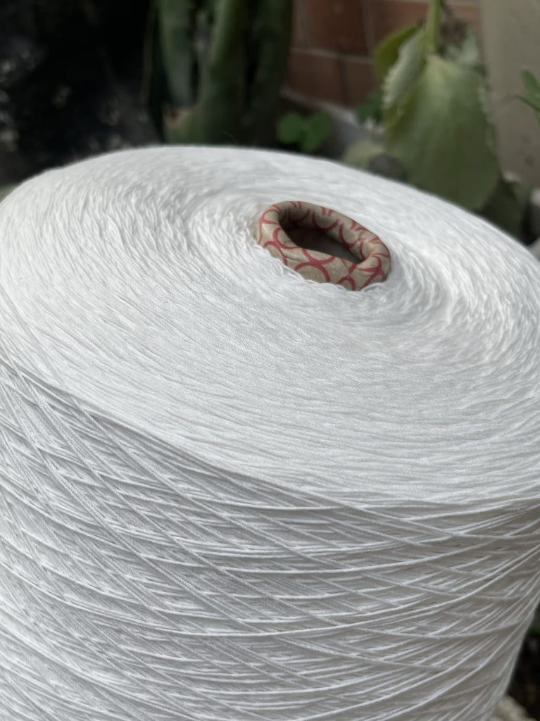 Hilo De Algodon 100% 6H Blanco 1.7 kilos