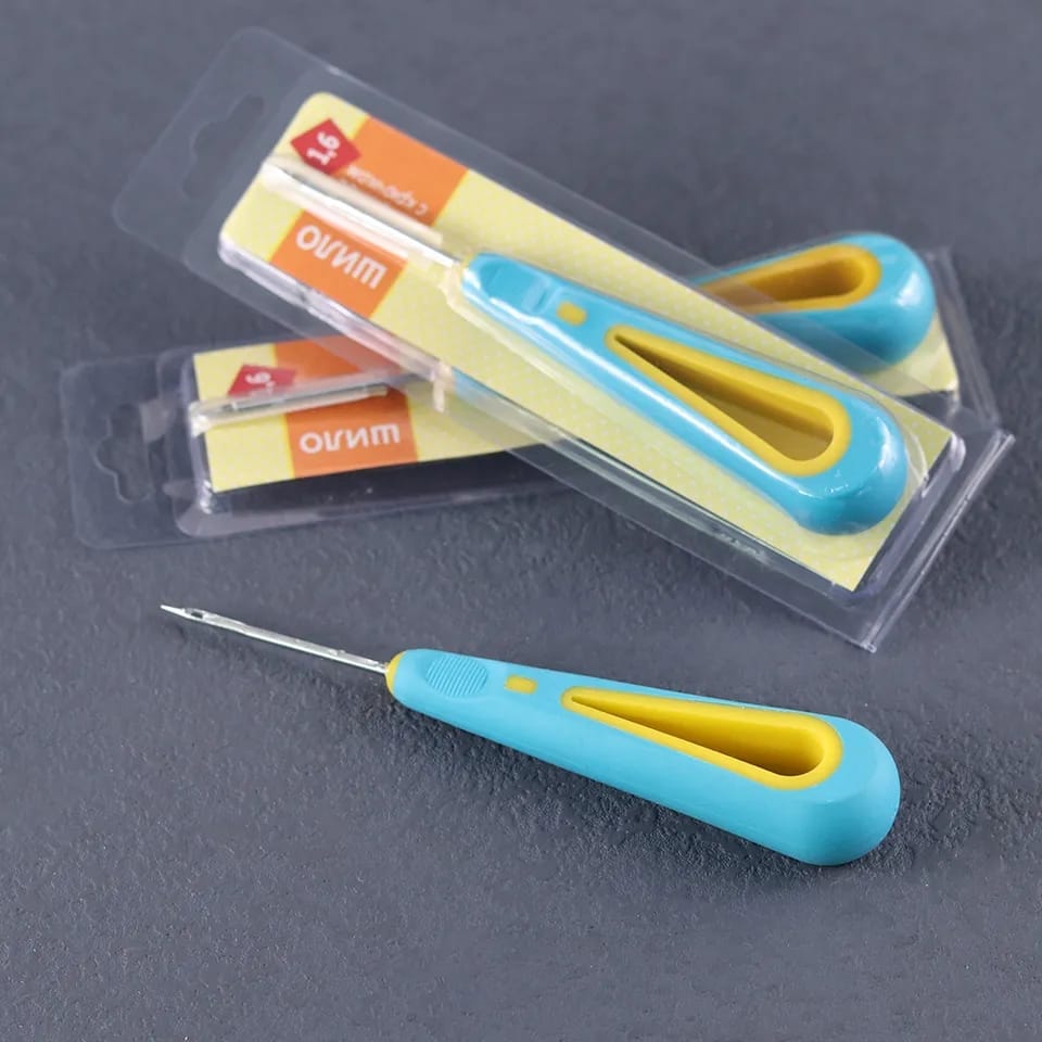 Enhebrador de pabilos y/o perforación de Moldes