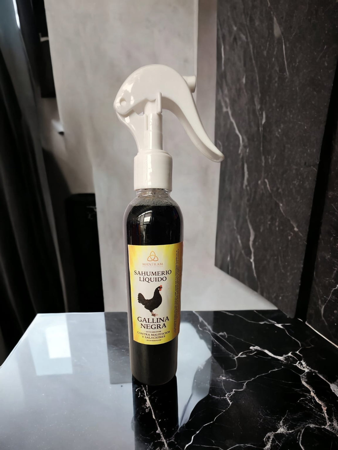 Sahumerio Liquido, Gallina Negra