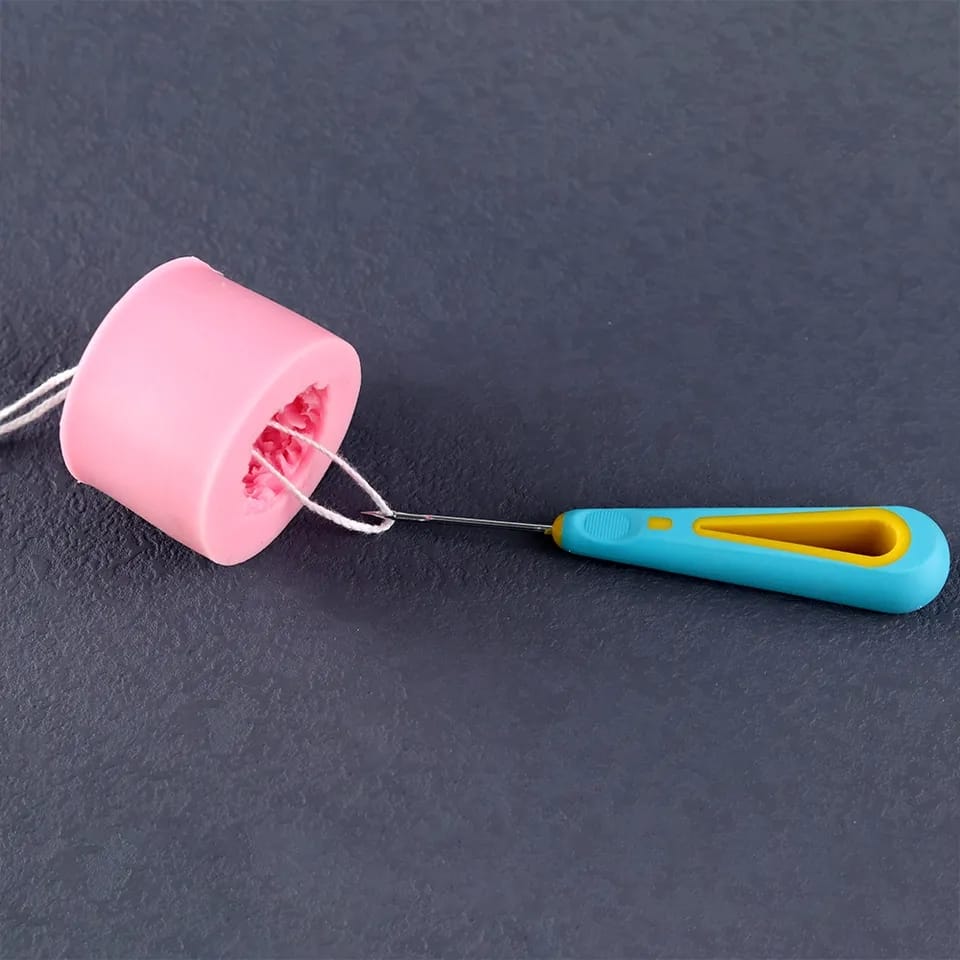 Enhebrador de pabilos y/o perforación de Moldes